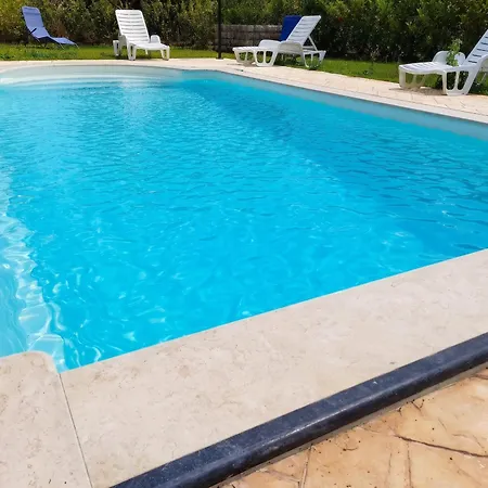 וילה Charming In With Private Pool