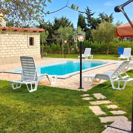 Charming In With Private Pool