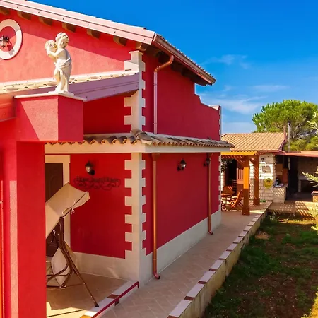 וילה Charming In With Private Pool