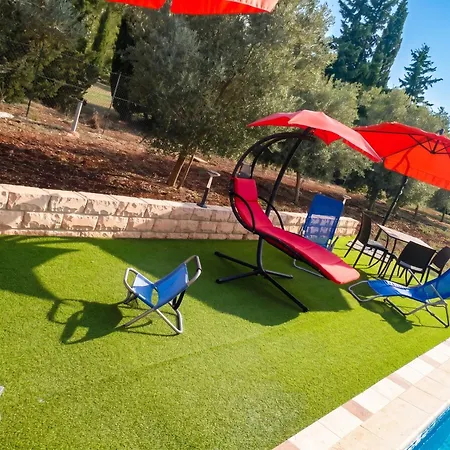 Charming In With Private Pool Noto