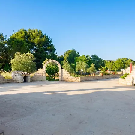 Charming In With Private Pool * Noto