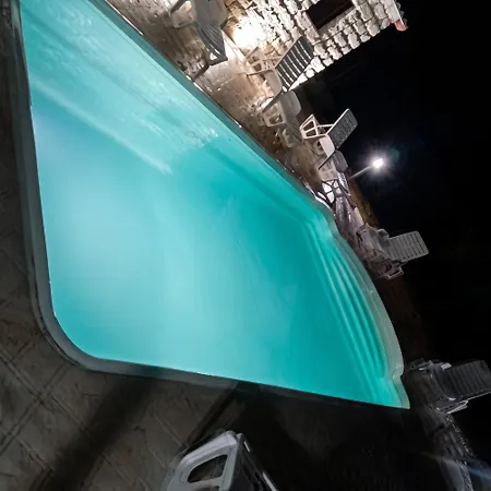 Charming In With Private Pool נוטו