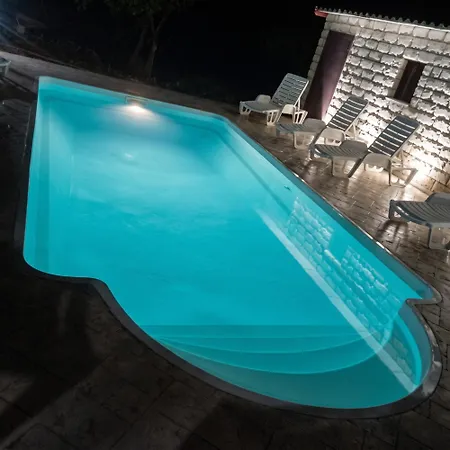 Charming In With Private Pool Villa Noto