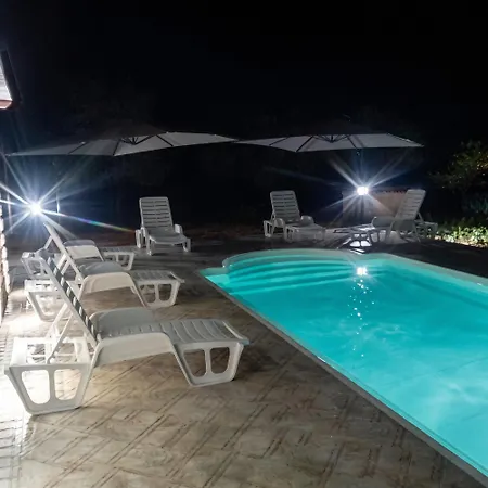 Charming In With Private Pool נוטו