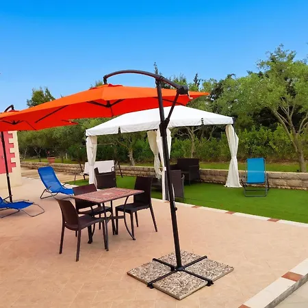 Villa Charming In With Private Pool